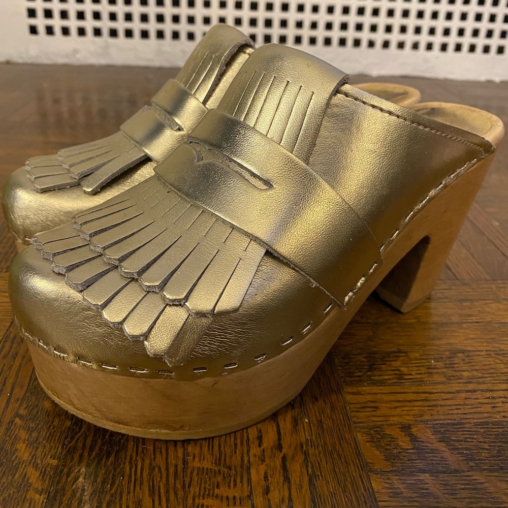 No. 6 Platform Gold Clog (Sz 7)